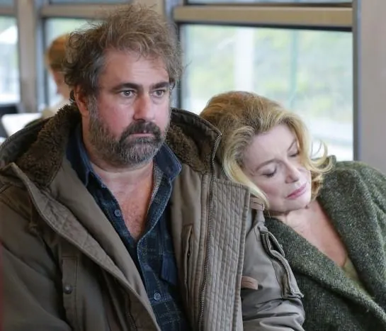 Женщина во дворе (2014) скачать торрент бесплатно Женщина во дворе (2014) фильм скачать торрент бесплатно