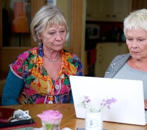 Запрос в друзья ждет подтверждения (2012) скачать торрент бесплатно Запрос в друзья ждет подтверждения (2012) фильм скачать торрент бесплатно