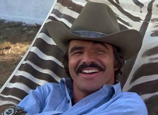 Смоки и Бандит (1977) скачать торрент бесплатно Смоки и Бандит (1977) фильм скачать торрент бесплатно