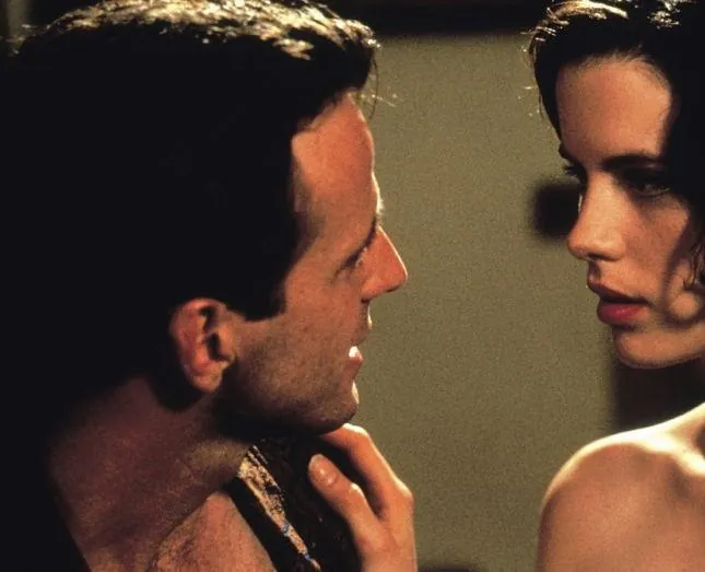 Дом призраков (1995) в хорошем качестве скачать торрент файл Дом призраков (1995) фильм в хорошем качестве скачать торрент файл