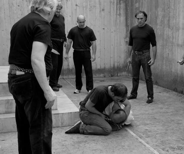 Цезарь должен умереть (2011) скачать торрент файл Цезарь должен умереть (2011) фильм скачать торрент файл