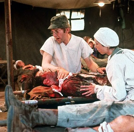 Военно-полевой госпиталь М.Э.Ш. (1969) в хорошем качестве скачать торрент файл Военно-полевой госпиталь М.Э.Ш. (1969) фильм в хорошем качестве скачать торрент файл