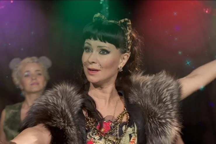 Везёт же людям! (2014) скачать торрент файл Везёт же людям! (2014) фильм скачать торрент файл