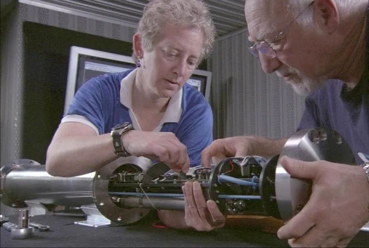 Чужие из бездны (2004) в хорошем качестве скачать торрент файл Чужие из бездны (2004) фильм в хорошем качестве скачать торрент файл