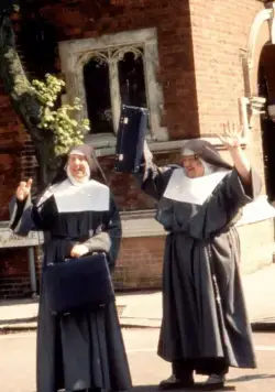 Монахини в бегах (1990) в хорошем качестве скачать торрент файл Монахини в бегах (1990) фильм в хорошем качестве скачать торрент файл