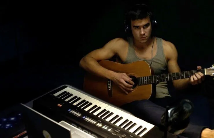 Горящая синева (2011) скачать торрент файл Горящая синева (2011) фильм скачать торрент файл