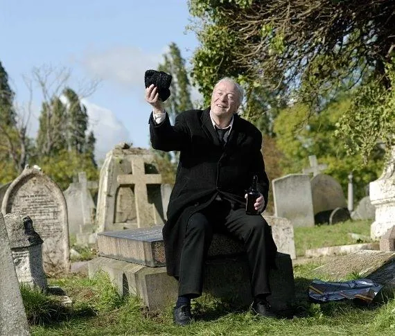 Есть там кто-нибудь? (2009) скачать торрент бесплатно Есть там кто-нибудь? (2009) фильм скачать торрент бесплатно