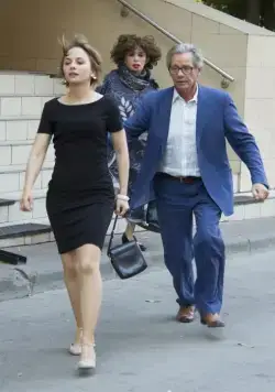 Леди исчезают в полночь (2015) 1 сезон 1-1,2,3,4 серия скачать торрент бесплатно Леди исчезают в полночь (2015) сериал 1-1,2,3,4 серию 1 сезона скачать торрент бесплатно