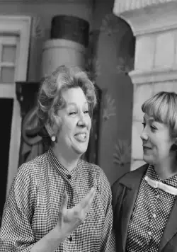 Покровские ворота (1982) 1 сезон 1-1,2 серия скачать торрент файл Покровские ворота (1982) сериал 1-1,2 серию 1 сезона скачать торрент файл