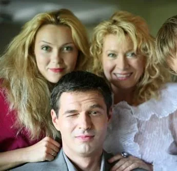 Саквояж со светлым будущим (2006) 1 сезон 1-1,2,3,4 серия скачать торрент бесплатно Саквояж со светлым будущим (2006) сериал 1-1,2,3,4 серию 1 сезона скачать торрент бесплатно