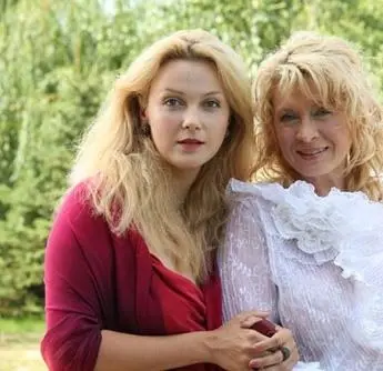 Саквояж со светлым будущим (2006) 1 сезон 1-1,2,3,4 серия скачать торрент файл Саквояж со светлым будущим (2006) сериал 1-1,2,3,4 серию 1 сезона скачать торрент файл