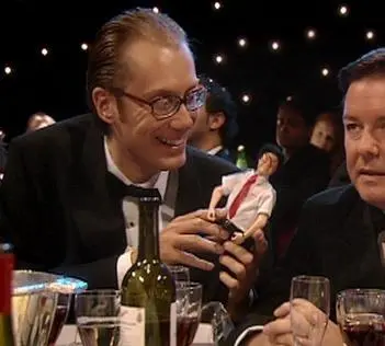 Массовка (2005) 1-2 сезон 1-4,5,6 серия скачать торрент бесплатно Массовка (2005) сериал 1-4,5,6 серию 1-2 сезона скачать торрент бесплатно