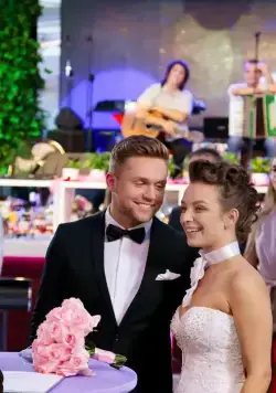 Незнакомка в зеркале (2017) 1 сезон 1-1,2 серия в хорошем качестве скачать торрент файл Незнакомка в зеркале (2017) сериал 1-1,2 серию 1 сезона в хорошем качестве скачать торрент файл