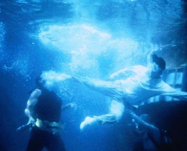 Первый удар (1995) в хорошем качестве скачать торрент файл Первый удар (1995) фильм в хорошем качестве скачать торрент файл