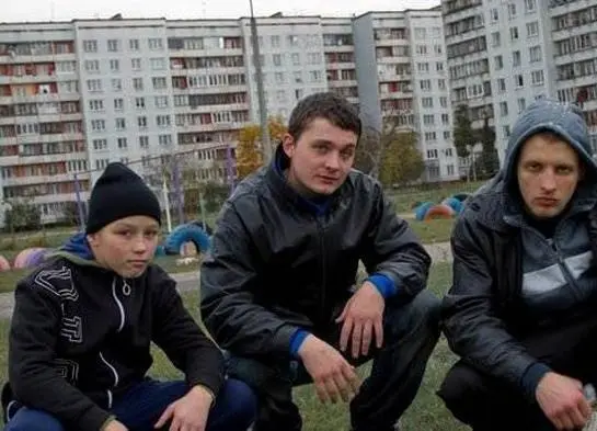 Люди там (2012) в хорошем качестве скачать торрент файл Люди там (2012) фильм в хорошем качестве скачать торрент файл