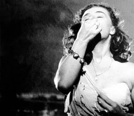 Белый шейх (1952) скачать торрент бесплатно Белый шейх (1952) фильм скачать торрент бесплатно