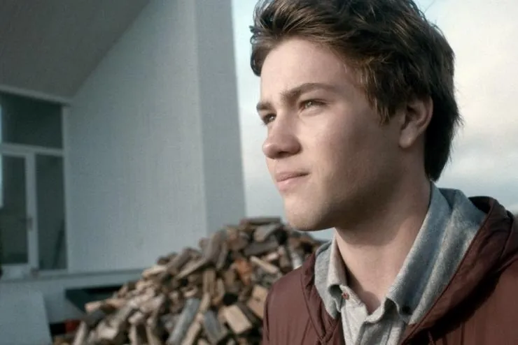 Монстр в шкафу (2015) скачать торрент файл Монстр в шкафу (2015) фильм скачать торрент файл