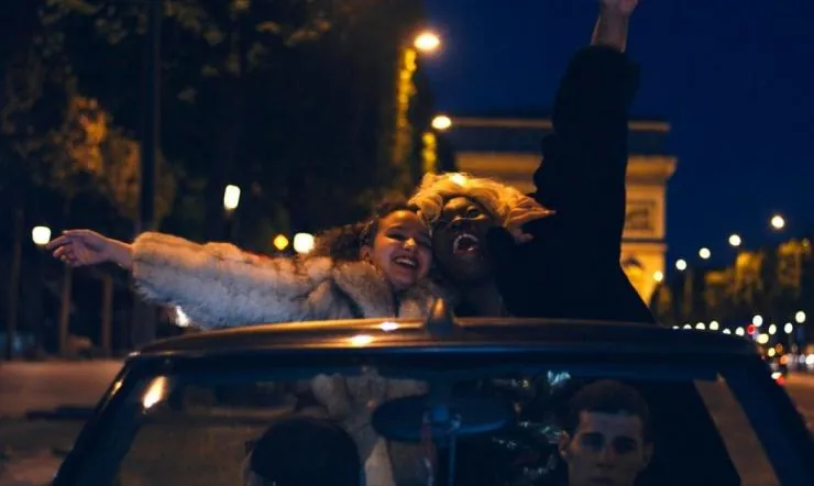 Божественные (2016) скачать торрент бесплатно Божественные (2016) фильм скачать торрент бесплатно