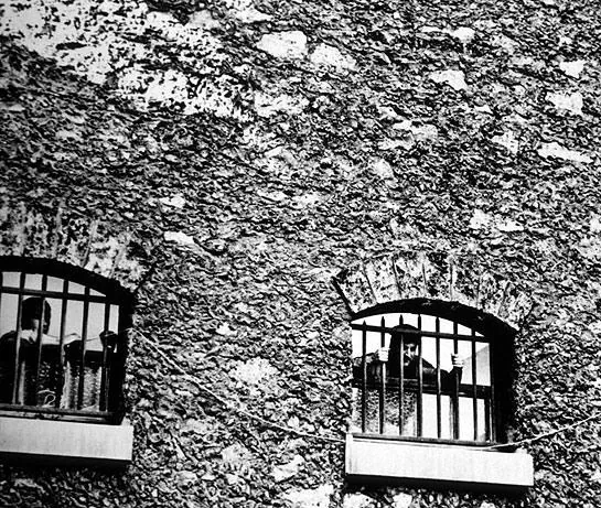 Дыра (1960) в хорошем качестве скачать торрент файл Дыра (1960) фильм в хорошем качестве скачать торрент файл