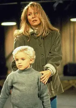 Деревня проклятых (1995) скачать торрент файл Деревня проклятых (1995) фильм скачать торрент файл