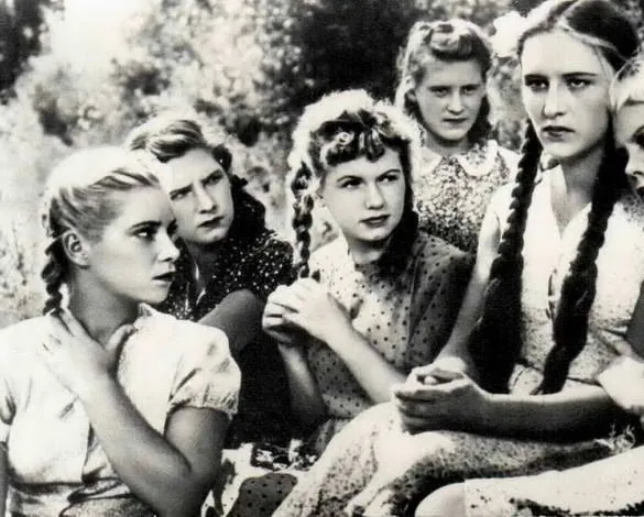 Молодая гвардия (1948) 1 сезон 1-1,2 серия скачать торрент файл Молодая гвардия (1948) сериал 1-1,2 серию 1 сезона скачать торрент файл