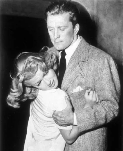 Злые и красивые (1952) в хорошем качестве скачать торрент файл Злые и красивые (1952) фильм в хорошем качестве скачать торрент файл