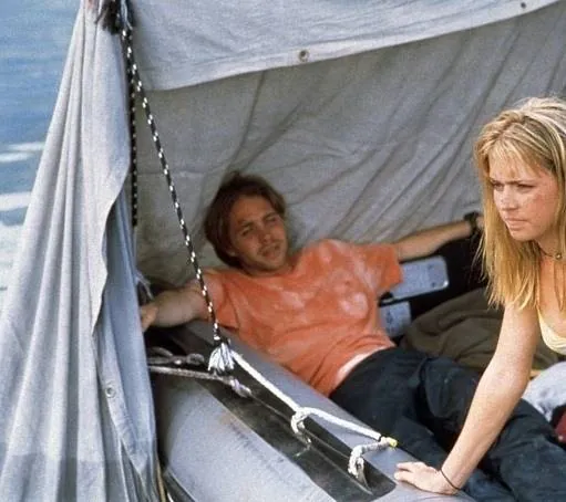 Сквозь шторм (1997) в хорошем качестве скачать торрент файл Сквозь шторм (1997) фильм в хорошем качестве скачать торрент файл