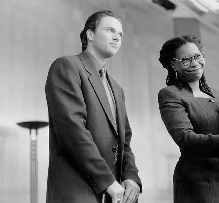 Компаньон (1996) скачать торрент бесплатно Компаньон (1996) фильм скачать торрент бесплатно