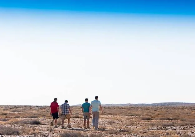 Переростки на краю света (2014) скачать торрент бесплатно Переростки на краю света (2014) фильм скачать торрент бесплатно