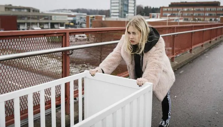 Глупое юное сердце (2018) скачать торрент бесплатно Глупое юное сердце (2018) фильм скачать торрент бесплатно