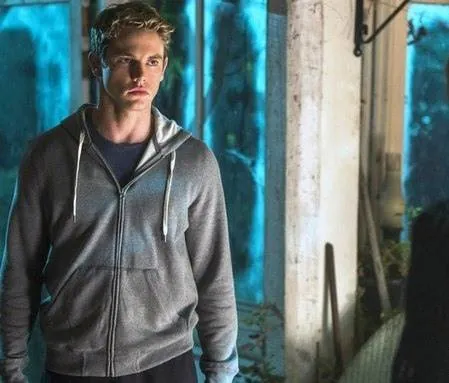 Сквозь тернии (2015) скачать торрент бесплатно Сквозь тернии (2015) фильм скачать торрент бесплатно