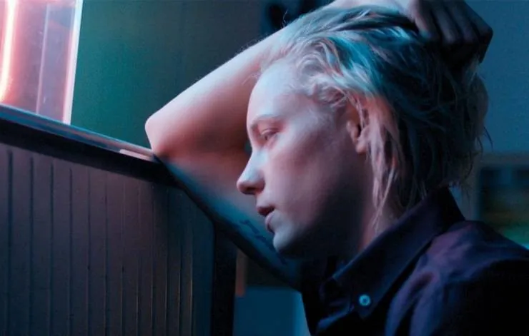 Ниже её губ (2016) скачать торрент файл Ниже её губ (2016) фильм скачать торрент файл