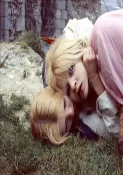 Окровавленные губы (1975) в хорошем качестве скачать торрент файл Окровавленные губы (1975) фильм в хорошем качестве скачать торрент файл