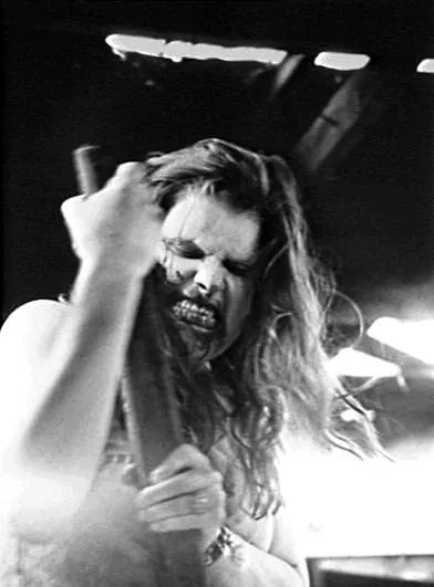 Расплавленное тело (1993) в хорошем качестве скачать торрент файл Расплавленное тело (1993) фильм в хорошем качестве скачать торрент файл