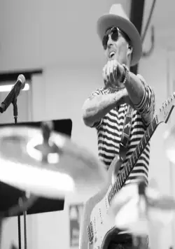 Когда утихнет толпа (2018) скачать торрент файл Когда утихнет толпа (2018) фильм скачать торрент файл