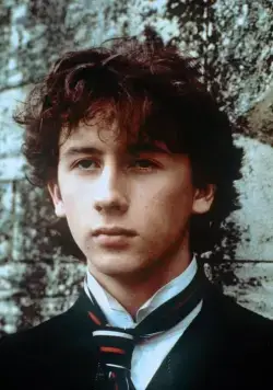 Молодой Шерлок Холмс (1985) скачать торрент бесплатно Молодой Шерлок Холмс (1985) фильм скачать торрент бесплатно