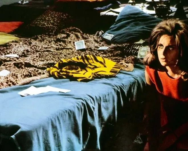 Грязные фото для дамы вне всяких подозрений (1970) скачать торрент бесплатно Грязные фото для дамы вне всяких подозрений (1970) фильм скачать торрент бесплатно