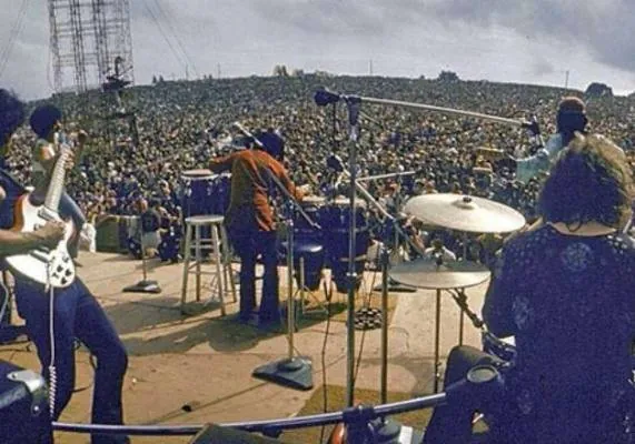 Вудсток: 3 дня Мира и Музыки (1970) скачать торрент бесплатно Вудсток: 3 дня Мира и Музыки (1970) фильм скачать торрент бесплатно