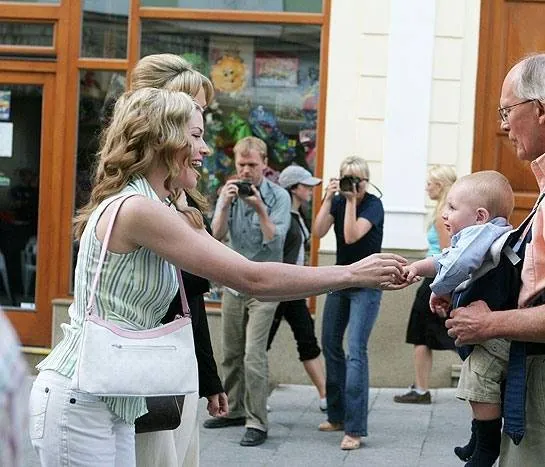 Принц и я: Королевская свадьба (2006) в хорошем качестве скачать торрент файл Принц и я: Королевская свадьба (2006) фильм в хорошем качестве скачать торрент файл