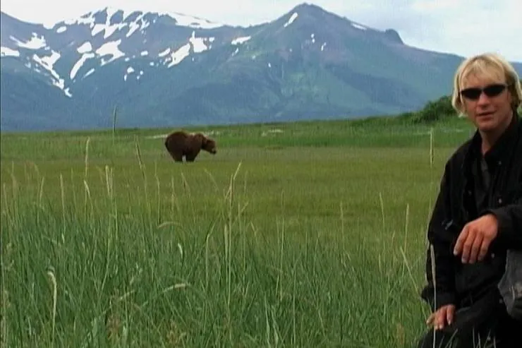 Человек гризли (2005) скачать торрент бесплатно Человек гризли (2005) фильм скачать торрент бесплатно