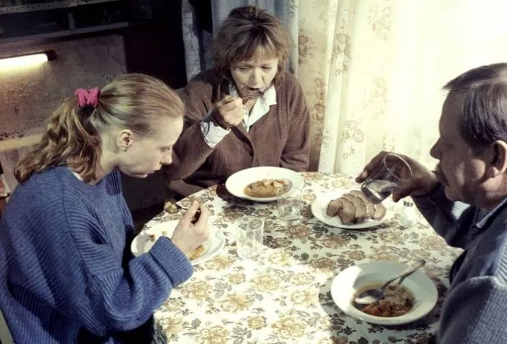 Девушка со спичечной фабрики (1990) в хорошем качестве скачать торрент файл Девушка со спичечной фабрики (1990) фильм в хорошем качестве скачать торрент файл