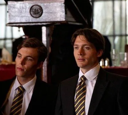 Троица (2009) скачать торрент бесплатно Троица (2009) сериал скачать торрент бесплатно