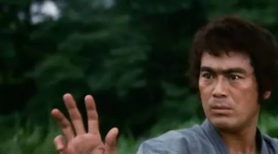 Обреченный на одиночество (1975) скачать торрент файл Обреченный на одиночество (1975) фильм скачать торрент файл