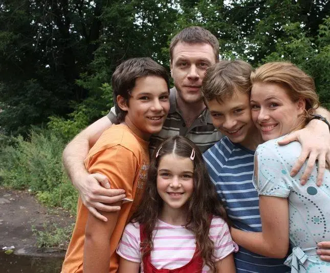 Спальный район (2009) 1 сезон 1-112,113,114 серия скачать торрент файл Спальный район (2009) сериал 1-112,113,114 серию 1 сезона скачать торрент файл