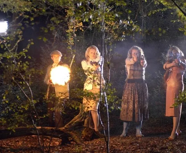 Пригород в огне (2006) 1-2 сезон 1-6,7,8 серия в хорошем качестве скачать торрент файл Пригород в огне (2006) сериал 1-6,7,8 серию 1-2 сезона в хорошем качестве скачать торрент файл