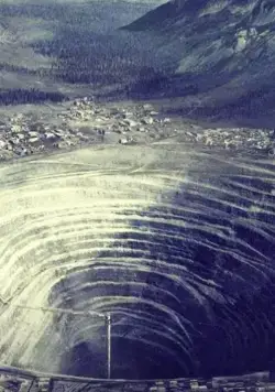 Белая стена / White Wall (2020) cериал скачать через торрет бесплатно в хорошем качестве