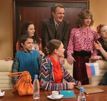 Все смешалось в доме (2006) 1 сезон 1-43,44,45 серия скачать торрент файл Все смешалось в доме (2006) сериал 1-43,44,45 серию 1 сезона скачать торрент файл