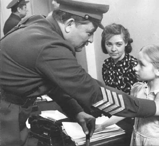 Говорит Москва (1985) скачать торрент бесплатно Говорит Москва (1985) фильм скачать торрент бесплатно