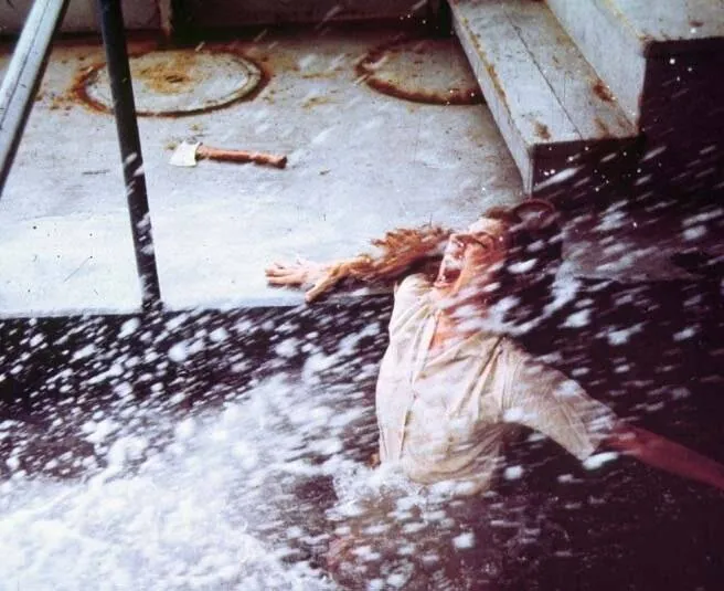 Кровавая акула (1984) скачать торрент бесплатно Кровавая акула (1984) фильм скачать торрент бесплатно