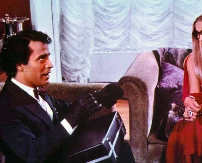 Сорок градусов под простыней (1976) скачать торрент бесплатно Сорок градусов под простыней (1976) фильм скачать торрент бесплатно